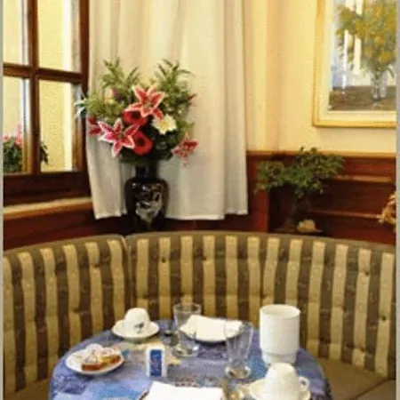 Hotel Elena *