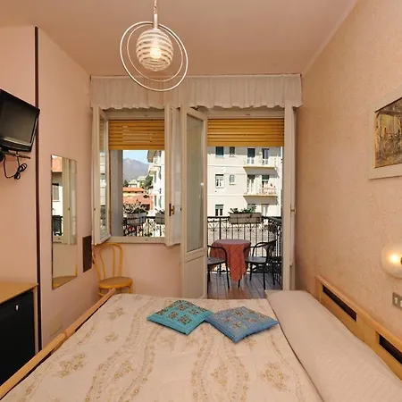 Hotel Elena *