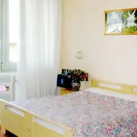 Elena Στρέσα