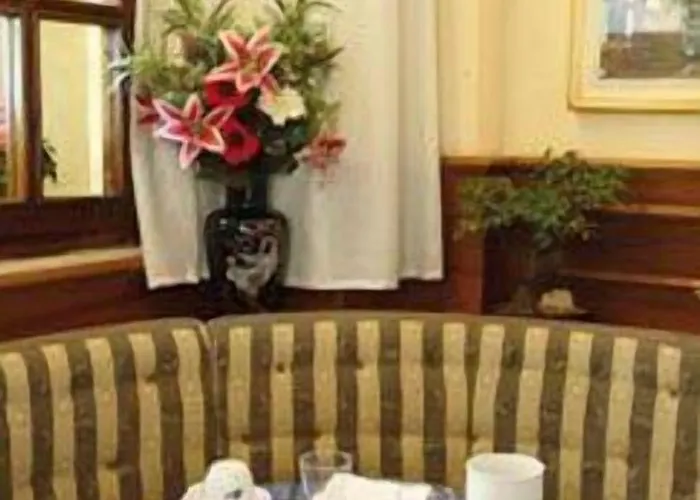 Elena Ξενοδοχείο *